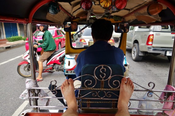 tuku-tuk dans les rues de bangkok