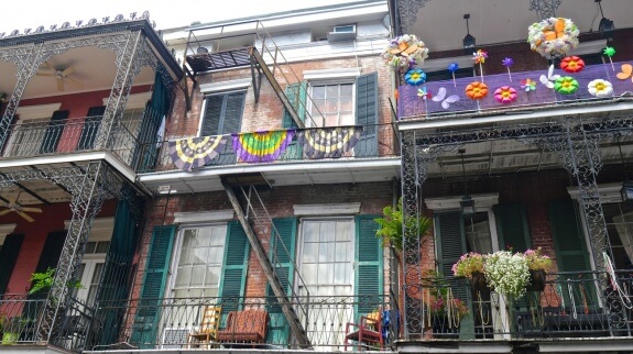 balcons multicolores nouvelle orleans